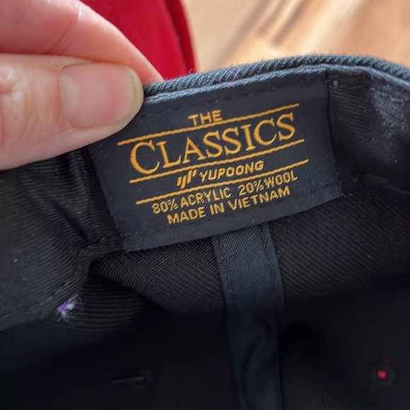 ktag Black Cap says J’Adore New York - Picture 4 of 5